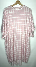Load image into Gallery viewer, Baggie Dress Pink Cuadros
