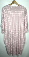 Load image into Gallery viewer, Baggie Dress Pink Cuadros
