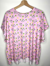 Load image into Gallery viewer, PRE-ORDEN Tee Shirt Cafe Con Chisme
