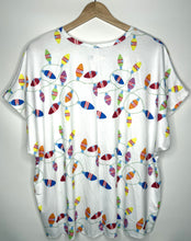 Load image into Gallery viewer, PRE-ORDEN  Tee Shirt Luces De Navidad Puertorriqueña
